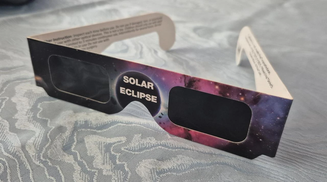 Óculos para o eclipse solar